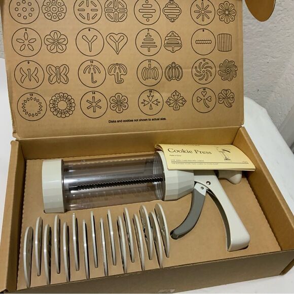 The Pampered Chef 1525 Cookie Press with 16 Discs - White - Picture 3 of 4